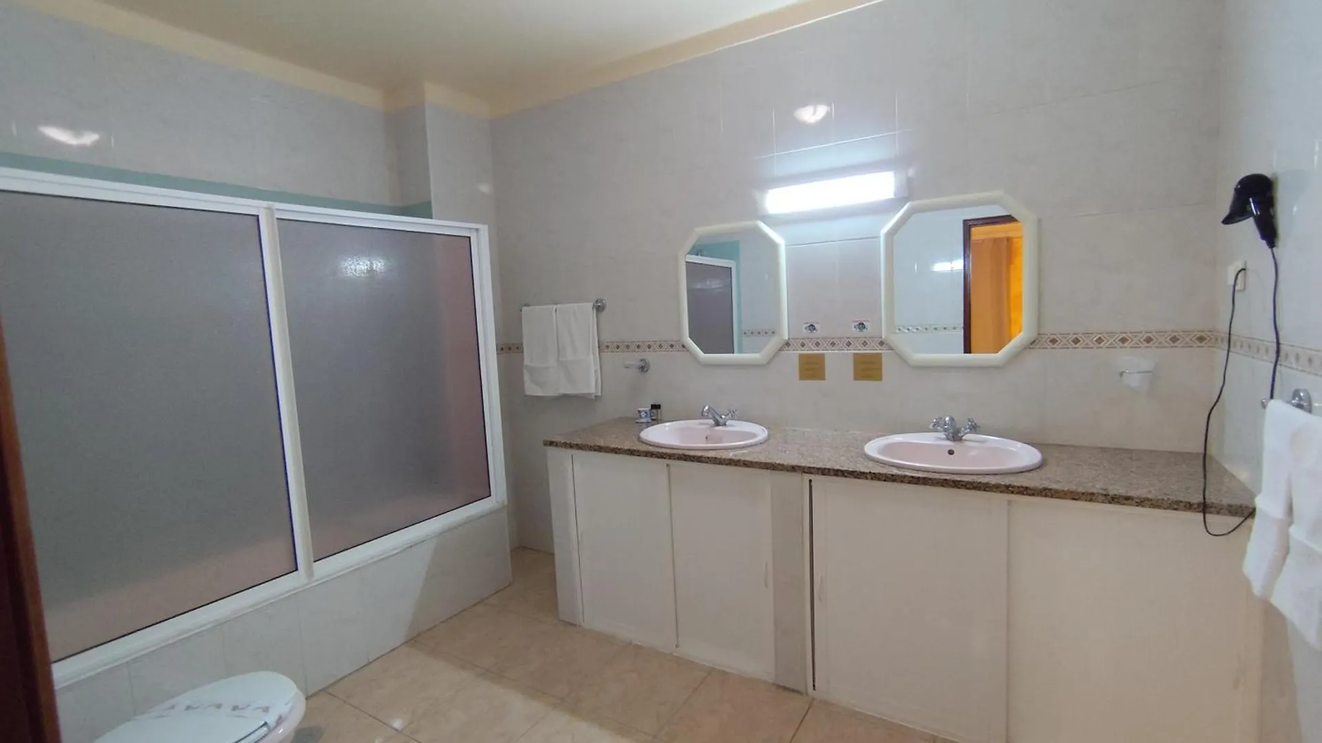 Apartamentos Turisticos Praia Grande Ferragudo  0*, Ferragudo (Faro)